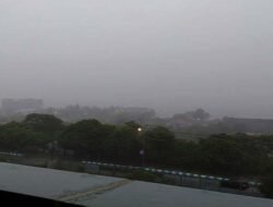 Peringatan Dini Cuaca Ekstrem: Siklon Tropis Narelle Mengancam Wilayah Pulau Jawa